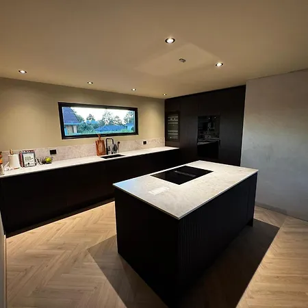 Luxury Retreat With Parking And Garden *