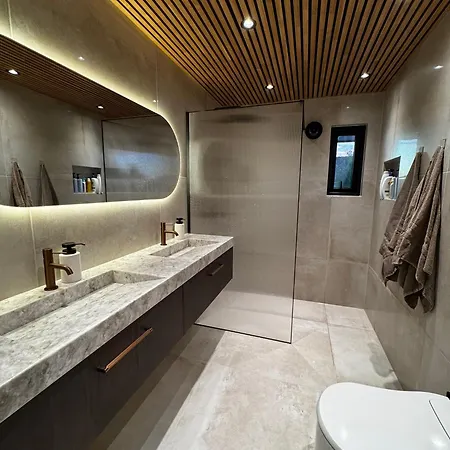 Luxury Retreat With Parking And Garden 빌라 *