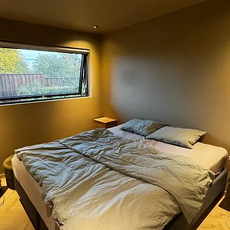 Luxury Retreat With Parking And Garden 빌라