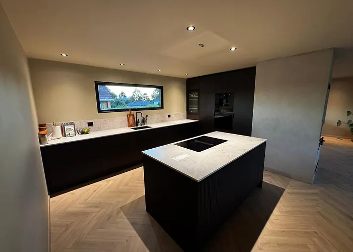 Stort Og Stilfult Hjem Med Attraktiv Beliggenhet *