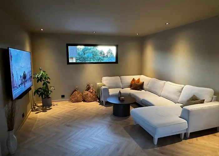 Stort Og Stilfult Hjem Med Attraktiv Beliggenhet Villa